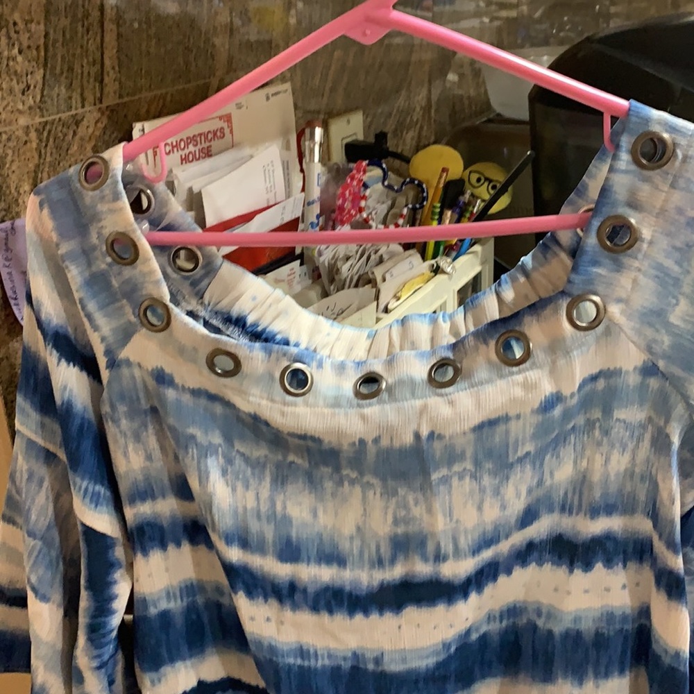 Blue n cream top - Picture 4 of 4